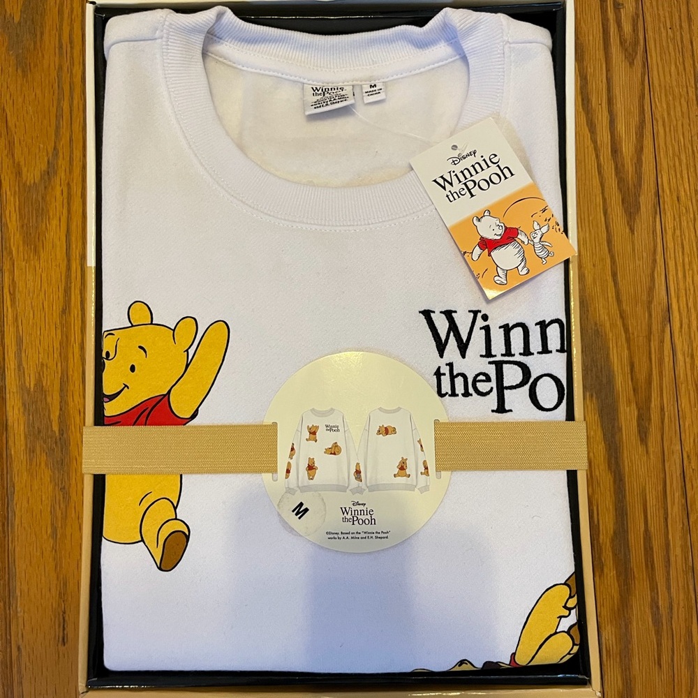 NWT Winnie the Pooh Disney Crewneck Sweatshirt in gift box, Adult Medium